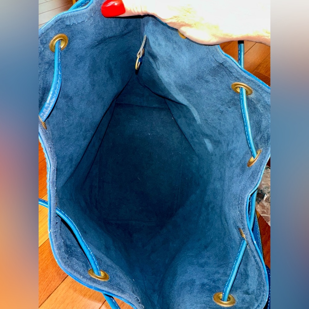 Louis Vuitton Noé Epi Leather Bucket Bag in Toledo Blue - Picture 11 of 16